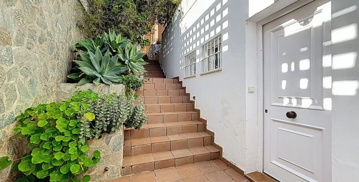 Продажа  отдельно стоящей виллы в Almayate 39