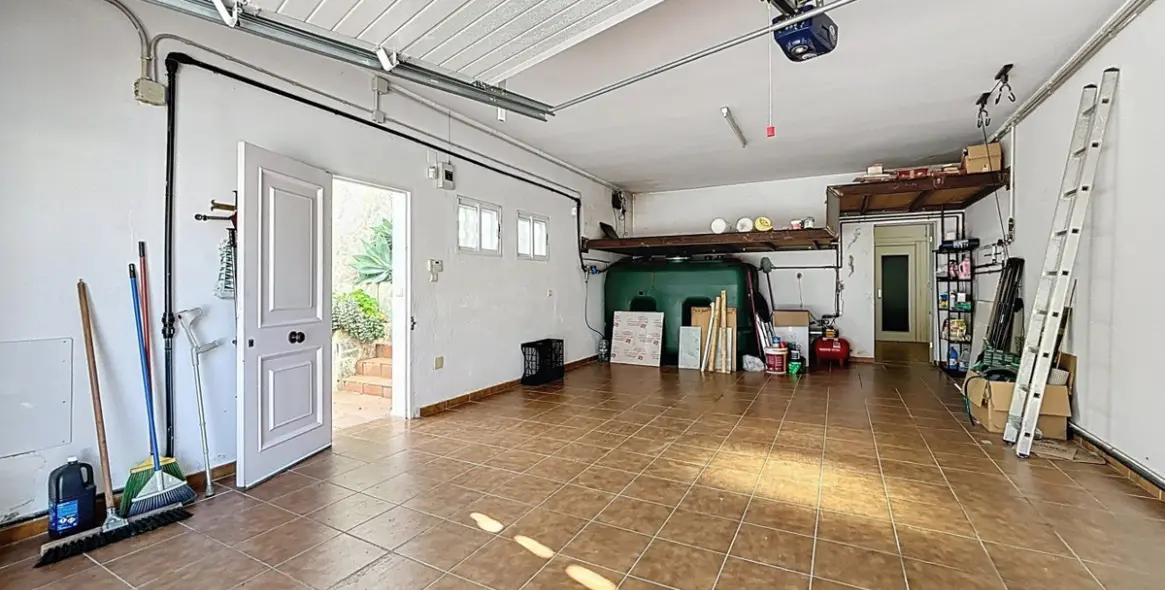 Продажа  отдельно стоящей виллы в Almayate 40