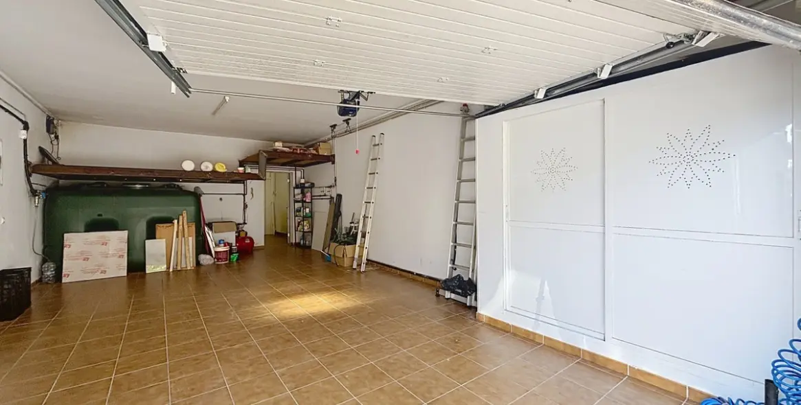 Продажа  отдельно стоящей виллы в Almayate 41