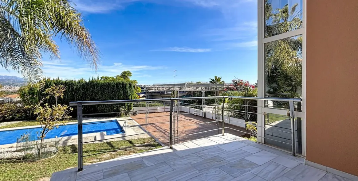 Продажа  отдельно стоящей виллы в Almayate 42