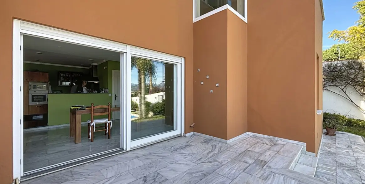 Продажа  отдельно стоящей виллы в Almayate 43