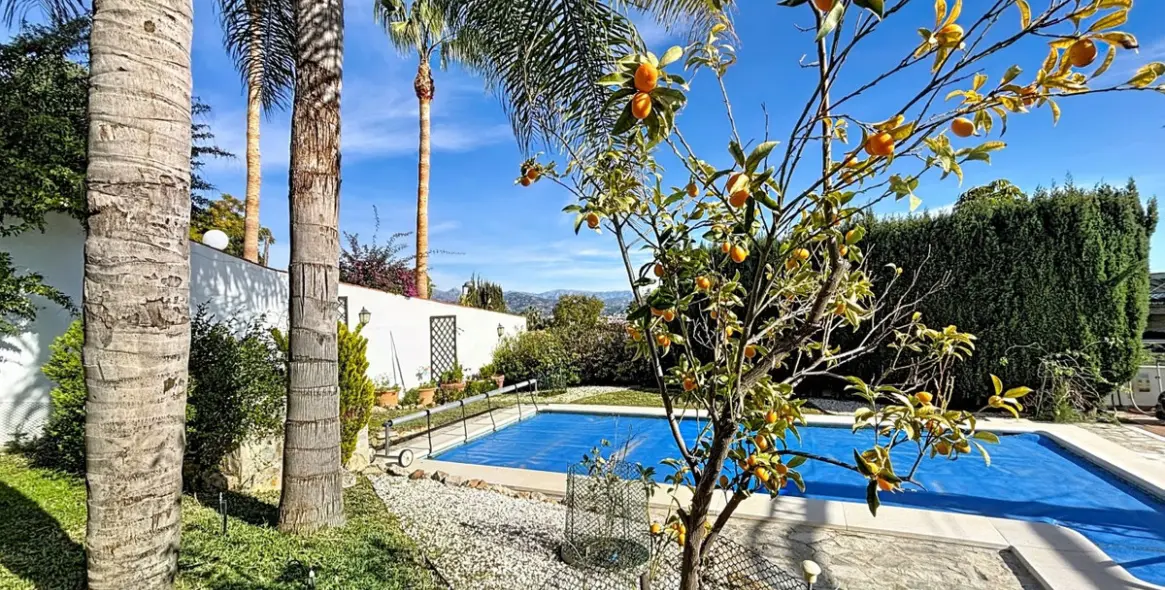 Продажа  отдельно стоящей виллы в Almayate 45