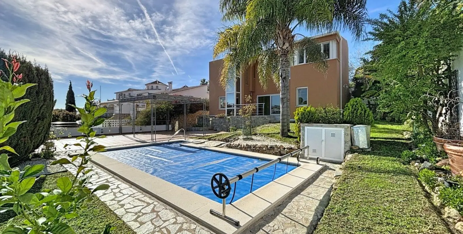 Venta de villa independiente en Almayate 1