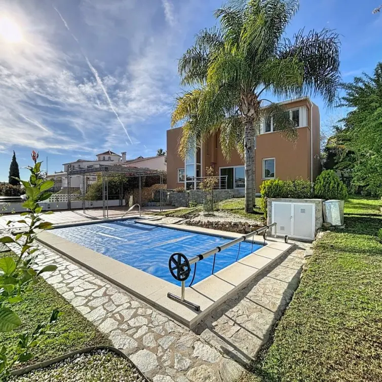 Venta de villa independiente en Almayate