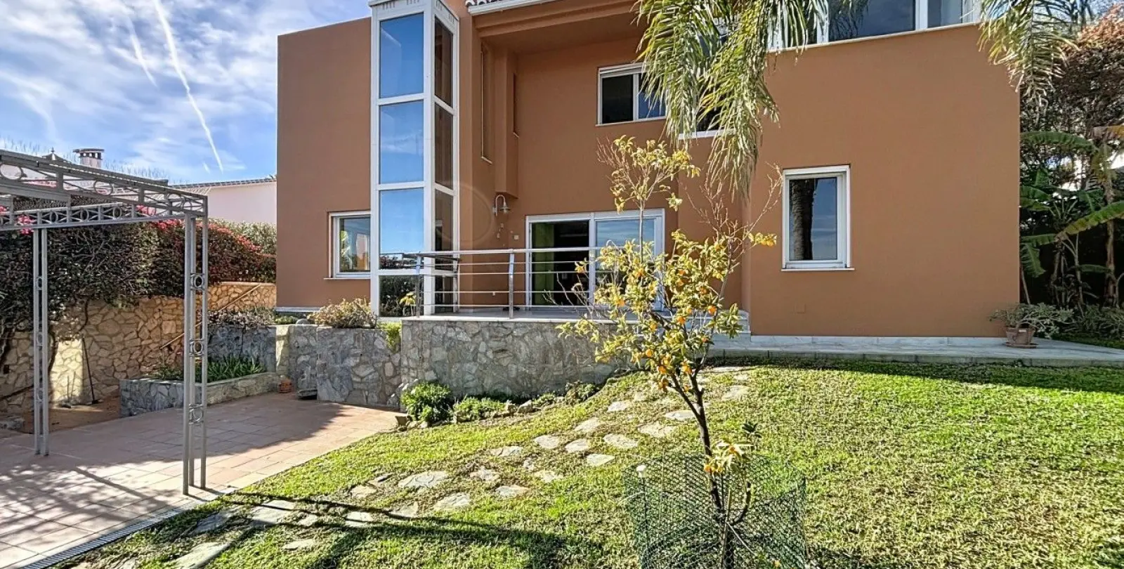 Venta de villa independiente en Almayate 2