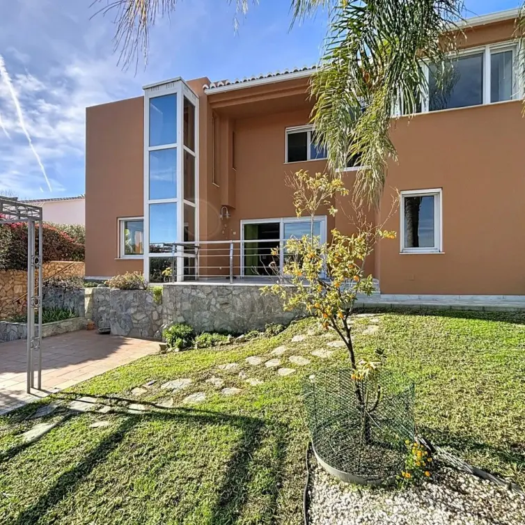 Venta de villa independiente en Almayate
