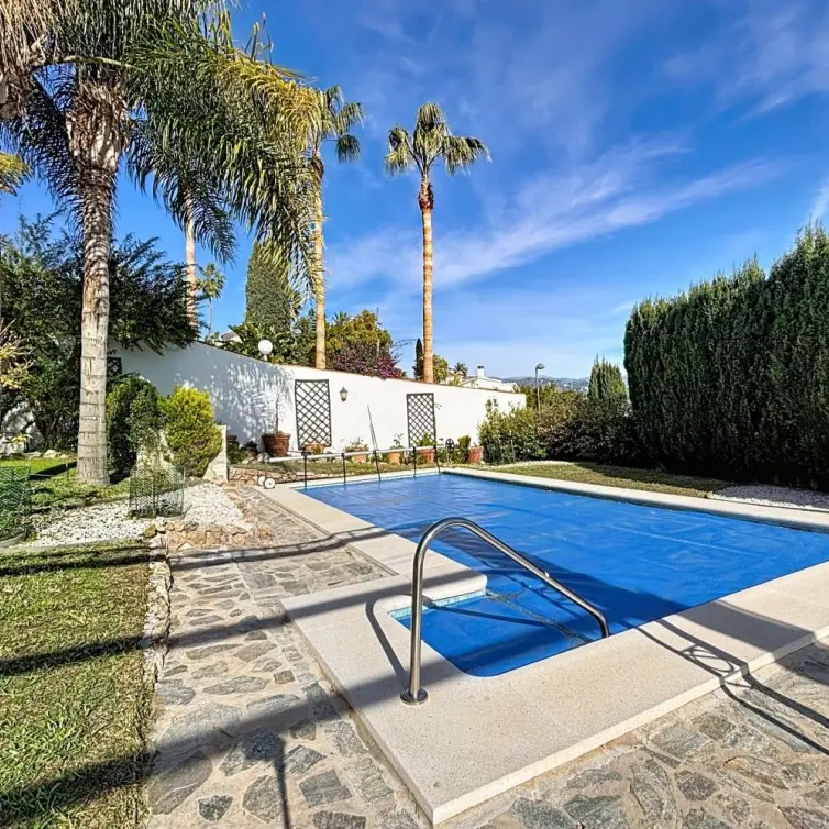 Venta de villa independiente en Almayate
