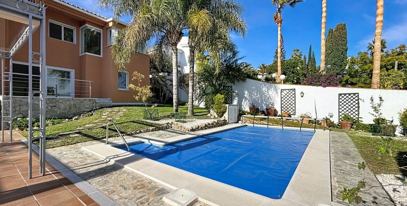 Venta de villa independiente en Almayate 48