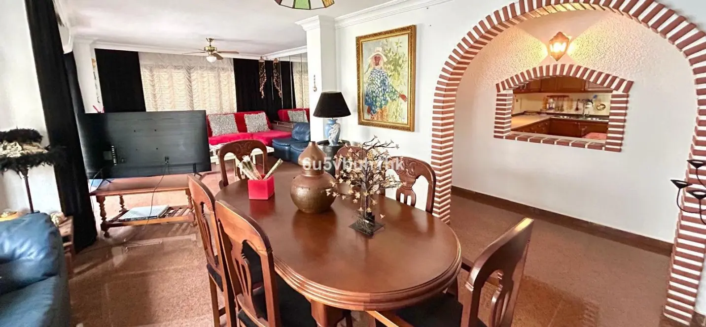 Продажа апартаментов на среднем этаже в Fuengirola 0