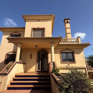 Продажа  отдельно стоящей виллы в Torremolinos
