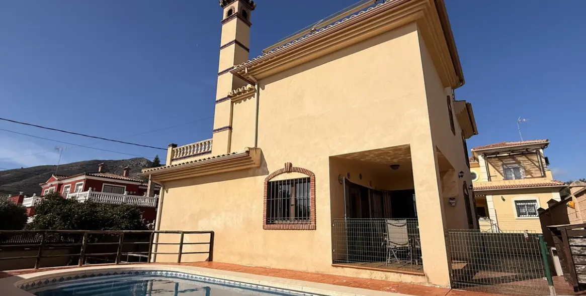 Продажа  отдельно стоящей виллы в Torremolinos 2