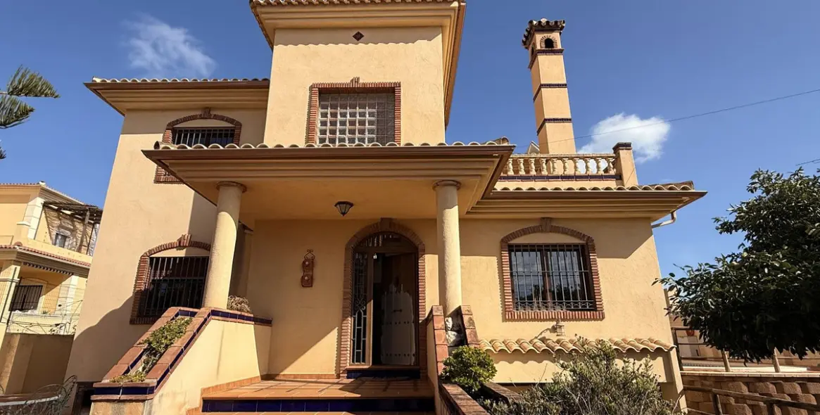 Продажа  отдельно стоящей виллы в Torremolinos 1