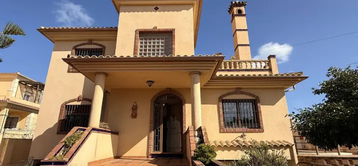 Продажа  отдельно стоящей виллы в Torremolinos 0
