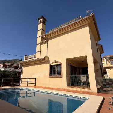 Продажа  отдельно стоящей виллы в Torremolinos