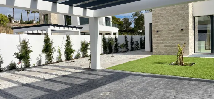 Продажа  отдельно стоящей виллы в Estepona 1