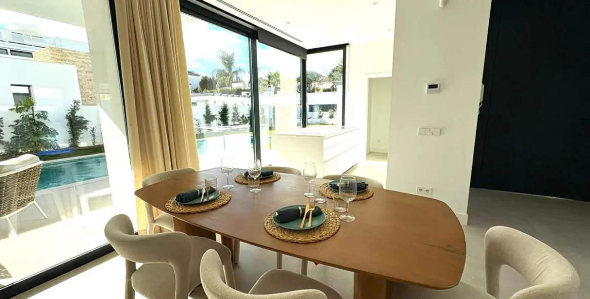 Продажа  отдельно стоящей виллы в Estepona 8