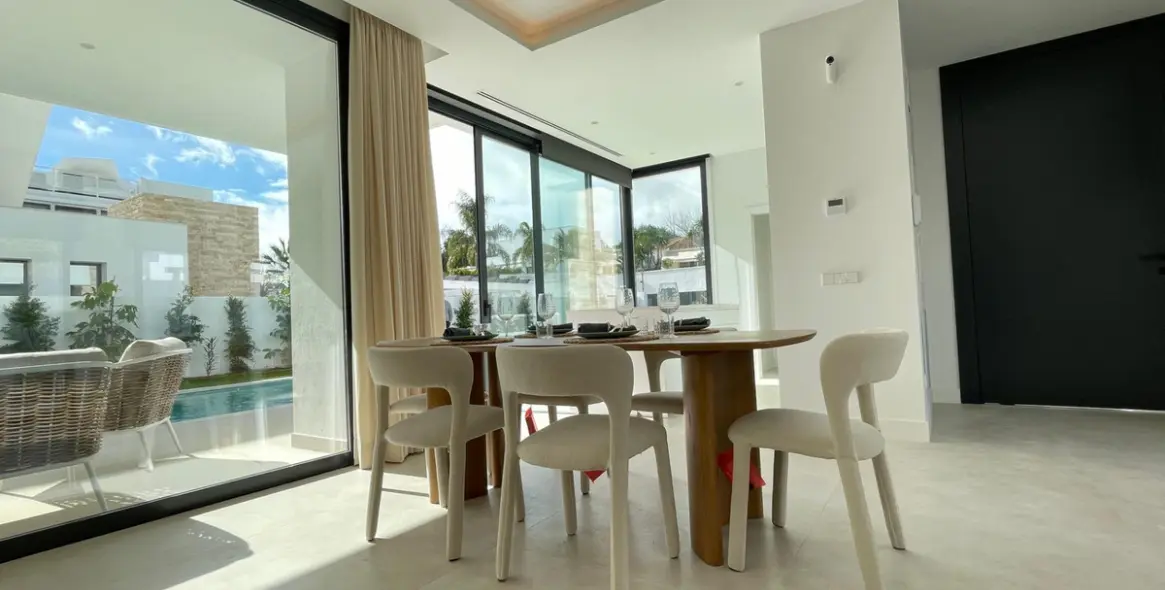 Продажа  отдельно стоящей виллы в Estepona 9