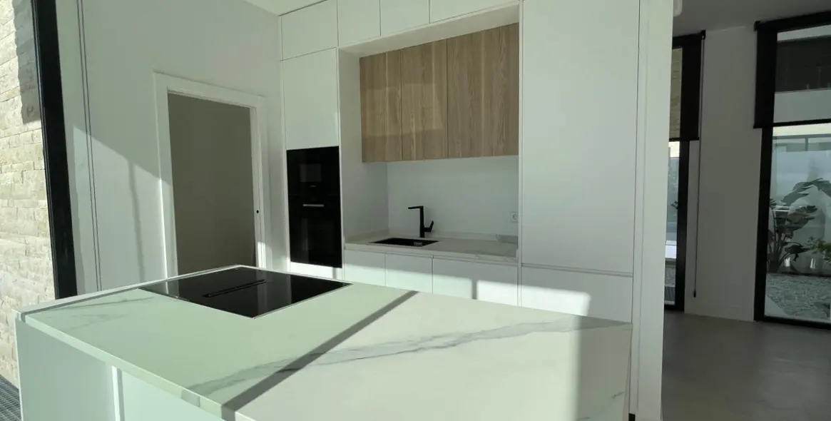 Продажа  отдельно стоящей виллы в Estepona 10