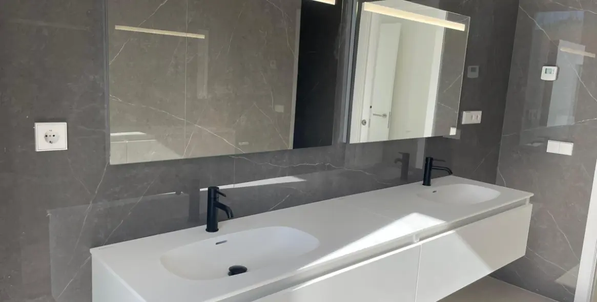 Продажа  отдельно стоящей виллы в Estepona 14