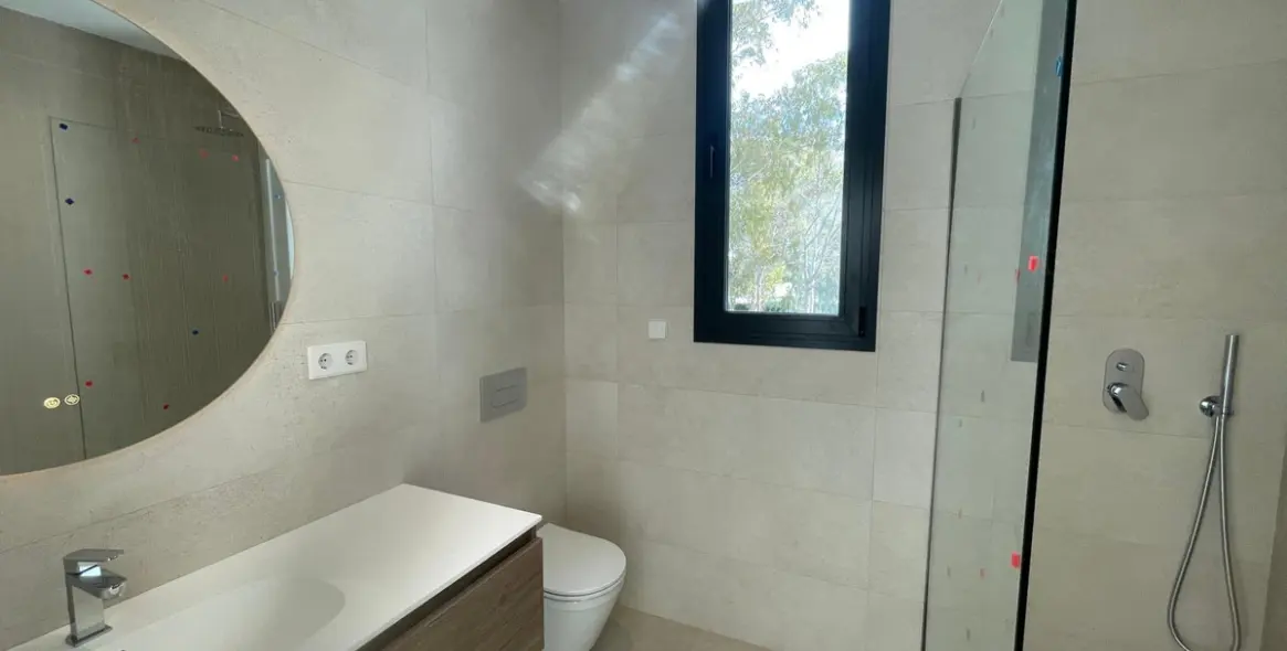 Продажа  отдельно стоящей виллы в Estepona 17