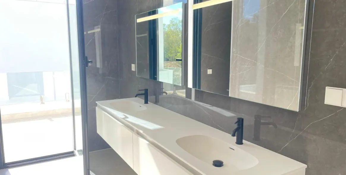 Продажа  отдельно стоящей виллы в Estepona 20