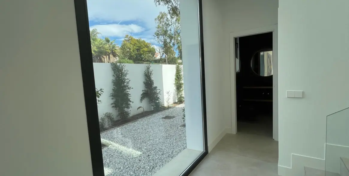 Sale of detached villa in Estepona 22