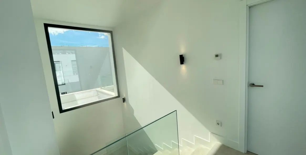 Sale of detached villa in Estepona 25