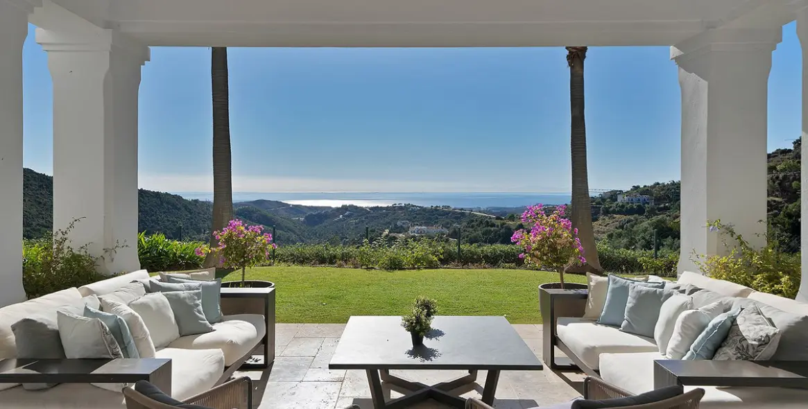 Sale of detached villa in Benahavís 2