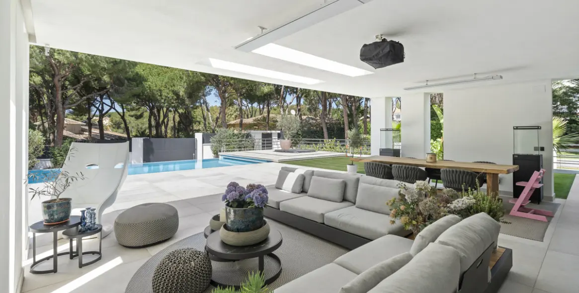 Продажа  отдельно стоящей виллы в Las Chapas 2