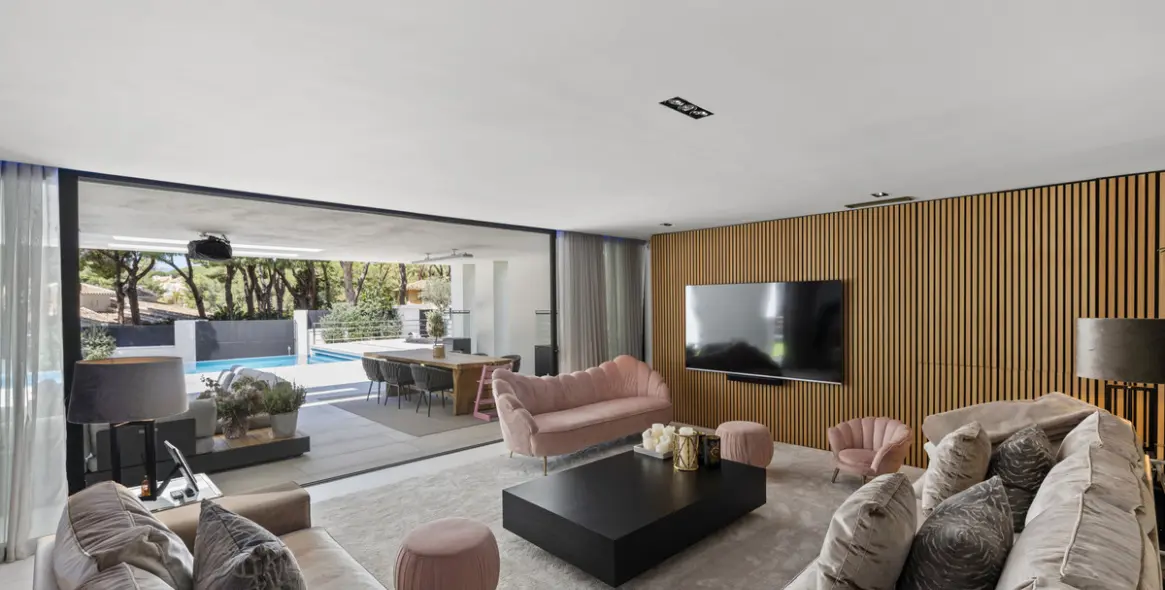 Продажа  отдельно стоящей виллы в Las Chapas 3