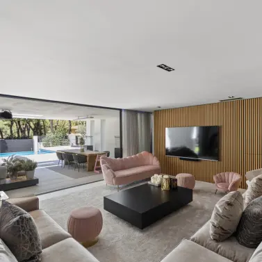 Продажа  отдельно стоящей виллы в Las Chapas