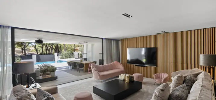 Продажа  отдельно стоящей виллы в Las Chapas 2