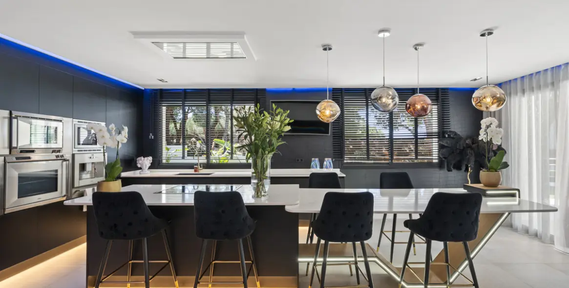 Продажа  отдельно стоящей виллы в Las Chapas 4