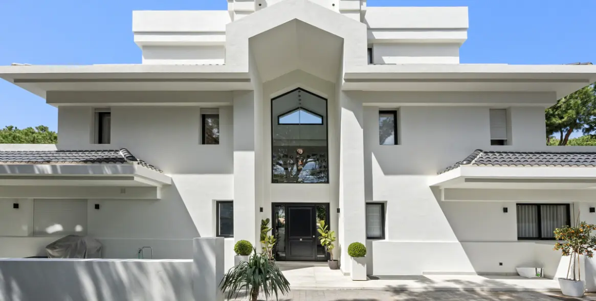 Продажа  отдельно стоящей виллы в Las Chapas 13