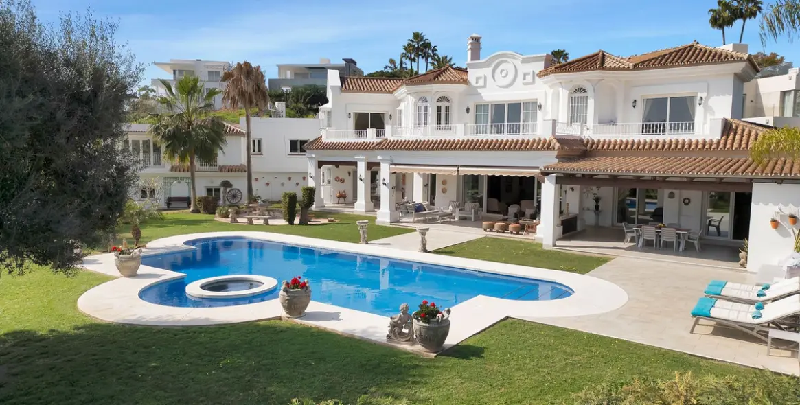 Продажа  отдельно стоящей виллы в Nueva Andalucía 1