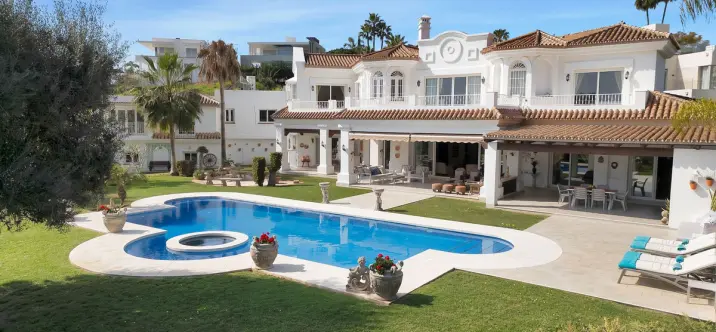 Продажа  отдельно стоящей виллы в Nueva Andalucía 0