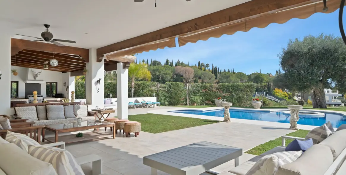 Продажа  отдельно стоящей виллы в Nueva Andalucía 2