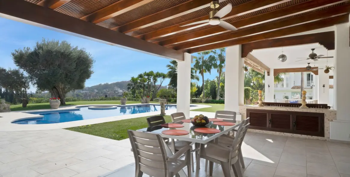 Продажа  отдельно стоящей виллы в Nueva Andalucía 3