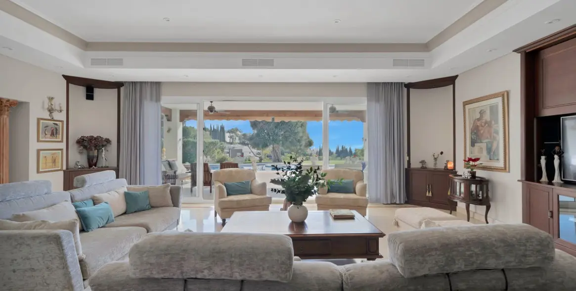 Продажа  отдельно стоящей виллы в Nueva Andalucía 4