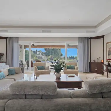 Продажа  отдельно стоящей виллы в Nueva Andalucía