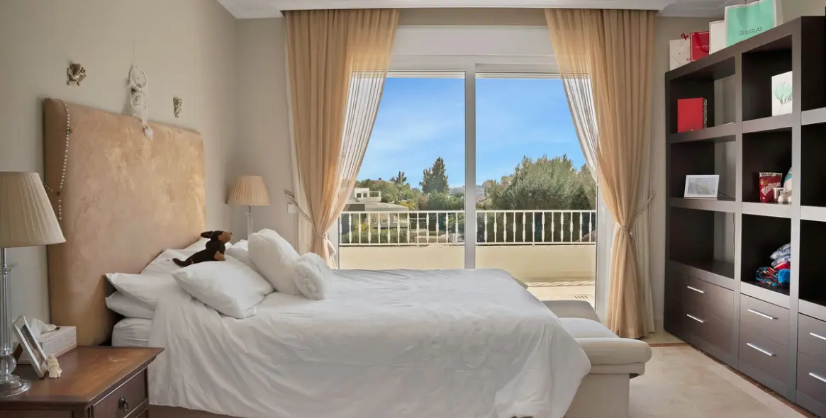 Продажа  отдельно стоящей виллы в Nueva Andalucía 5