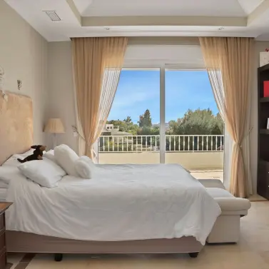 Продажа  отдельно стоящей виллы в Nueva Andalucía