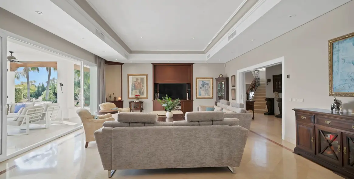 Продажа  отдельно стоящей виллы в Nueva Andalucía 10