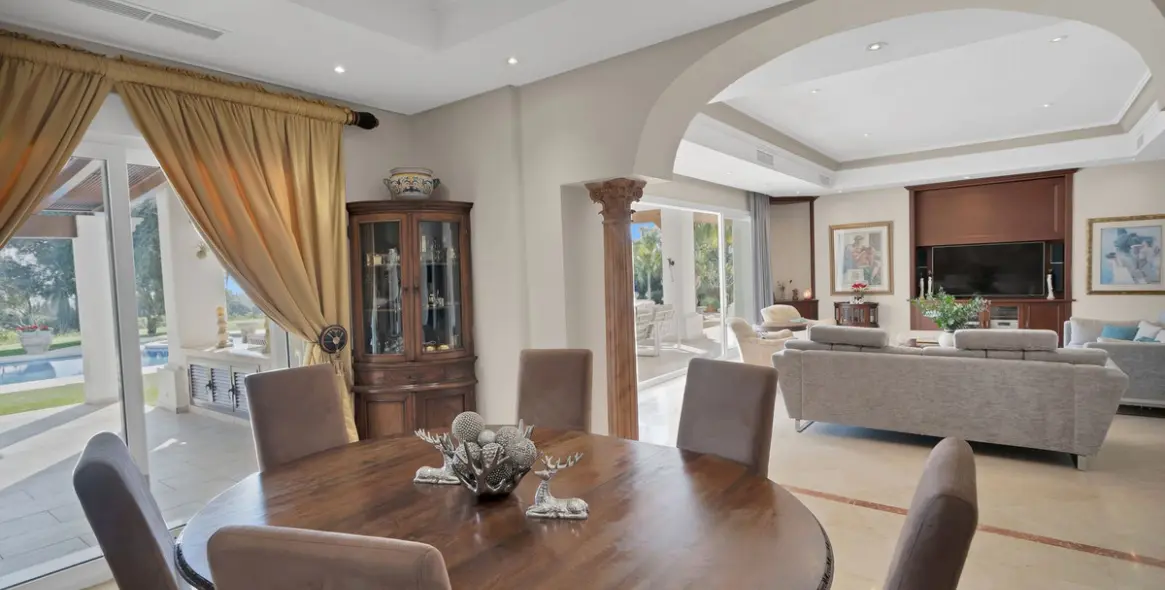Продажа  отдельно стоящей виллы в Nueva Andalucía 13