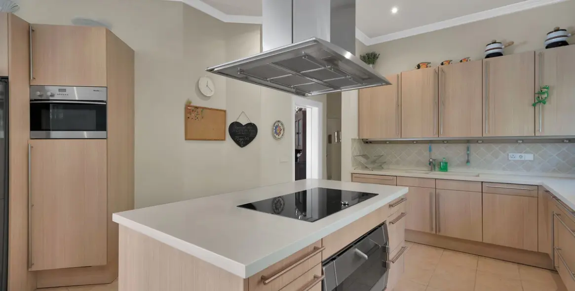 Продажа  отдельно стоящей виллы в Nueva Andalucía 15