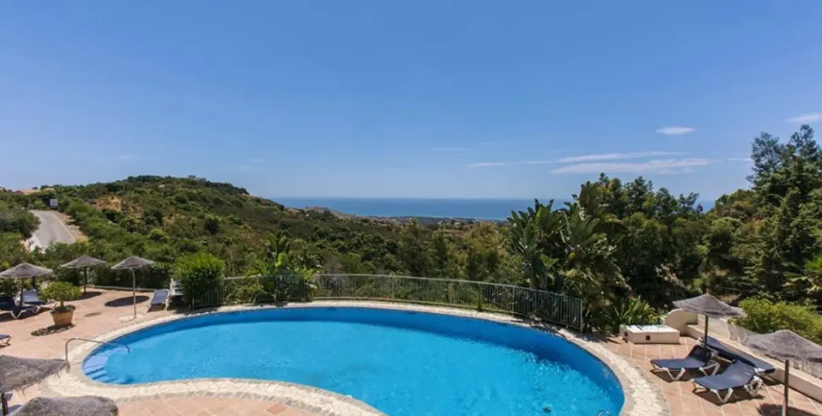 Sale of middle floor apartment in La Mairena 1