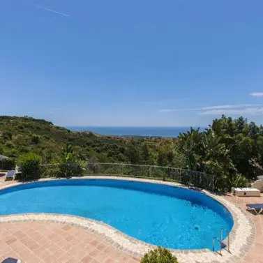 Venta de apartamento en planta media en La Mairena