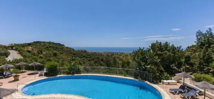 Venta de apartamento en planta media en La Mairena 0