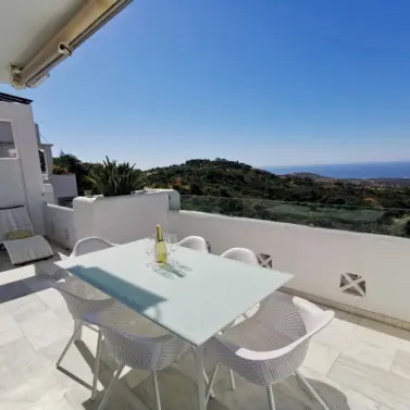 Venta de apartamento en planta media en La Mairena