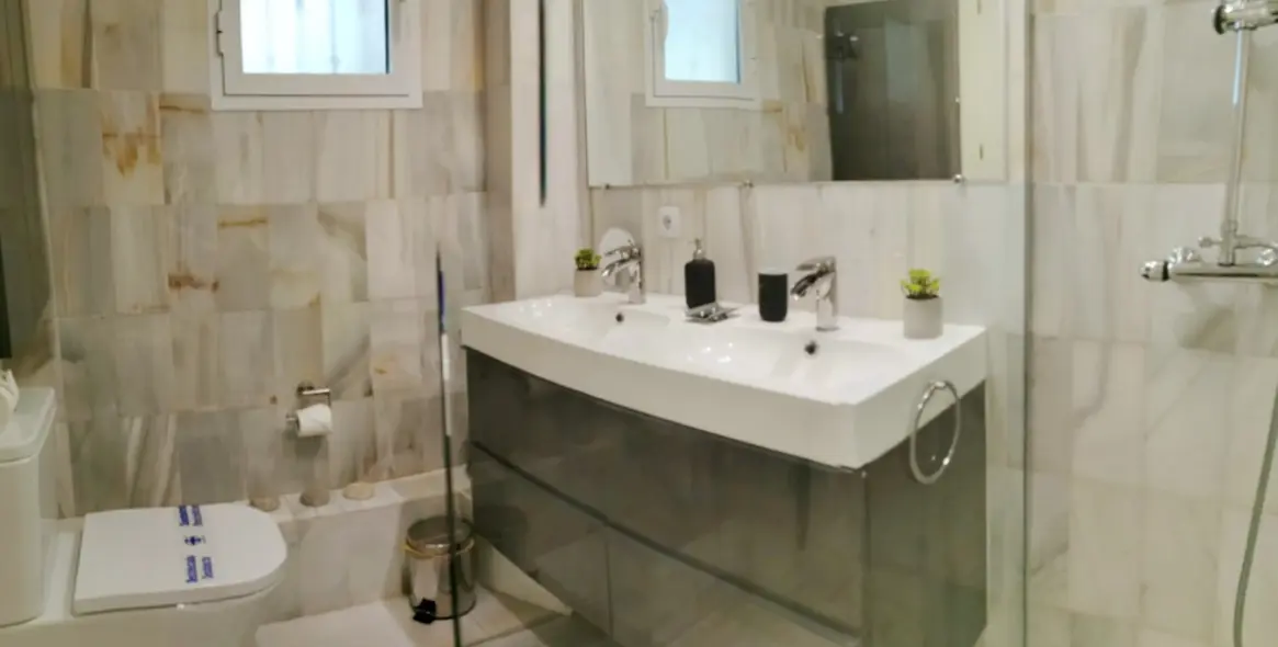 Sale of middle floor apartment in La Mairena 5